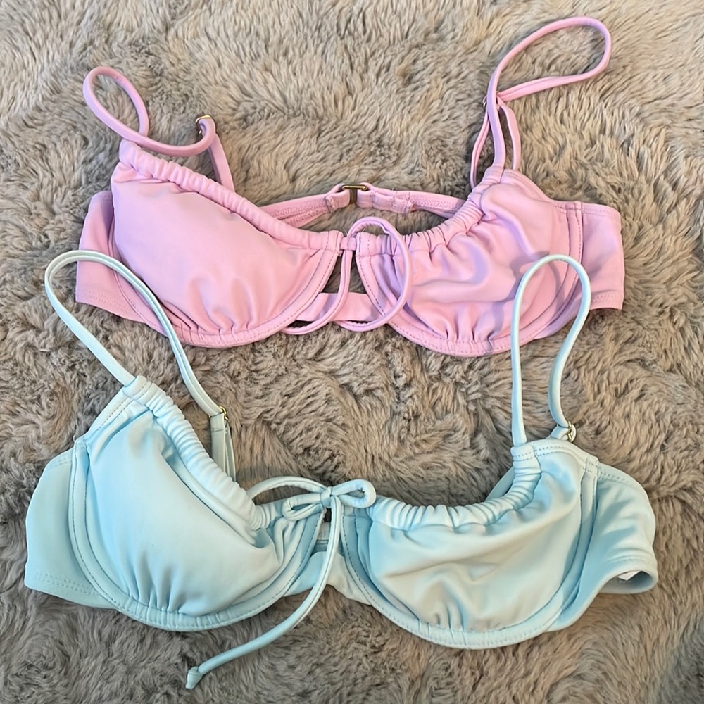 2 under wire bikini tops in colors purple and blue! Very lightly worn. 👙